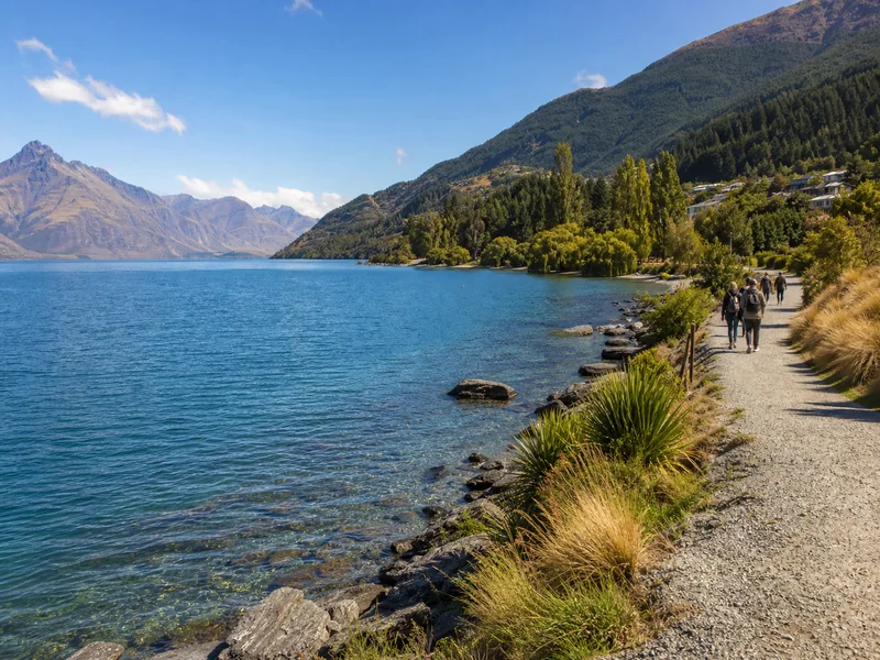 Hồ Wakatipu và Queenstown trong mùa hè New Zealand