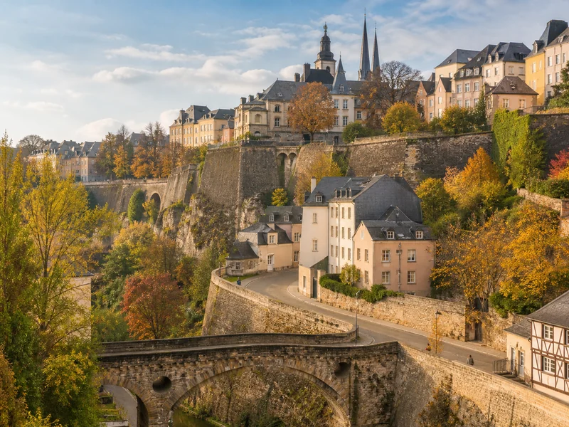 Luxembourg cổ kính trong sắc thu châu Âu