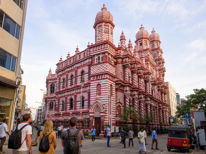 Nhà thờ Hồi giáo Jami Ul-Alfar Red Mosque độc đáo tại Colombo