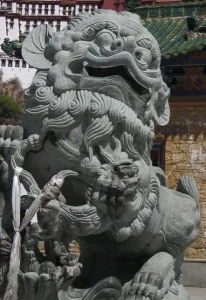 Cung điện Potala 13 tầng màu đỏ trắng tráng lệ biểu tượng của Phật giáo Mật tông Tây Tạng tại Lhasa