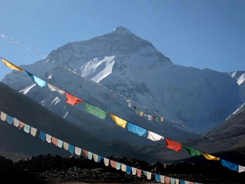 Đỉnh Chomolungma nhìn từ trạm Everest Base Camp Tây Tạng