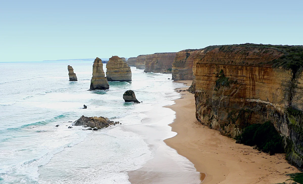 Kỳ quan 12 Vị Tông Đồ Twelve Apostles sừng sững giữa sóng biển Nam Đại Dương trên cung đường Great Ocean Road Úc
