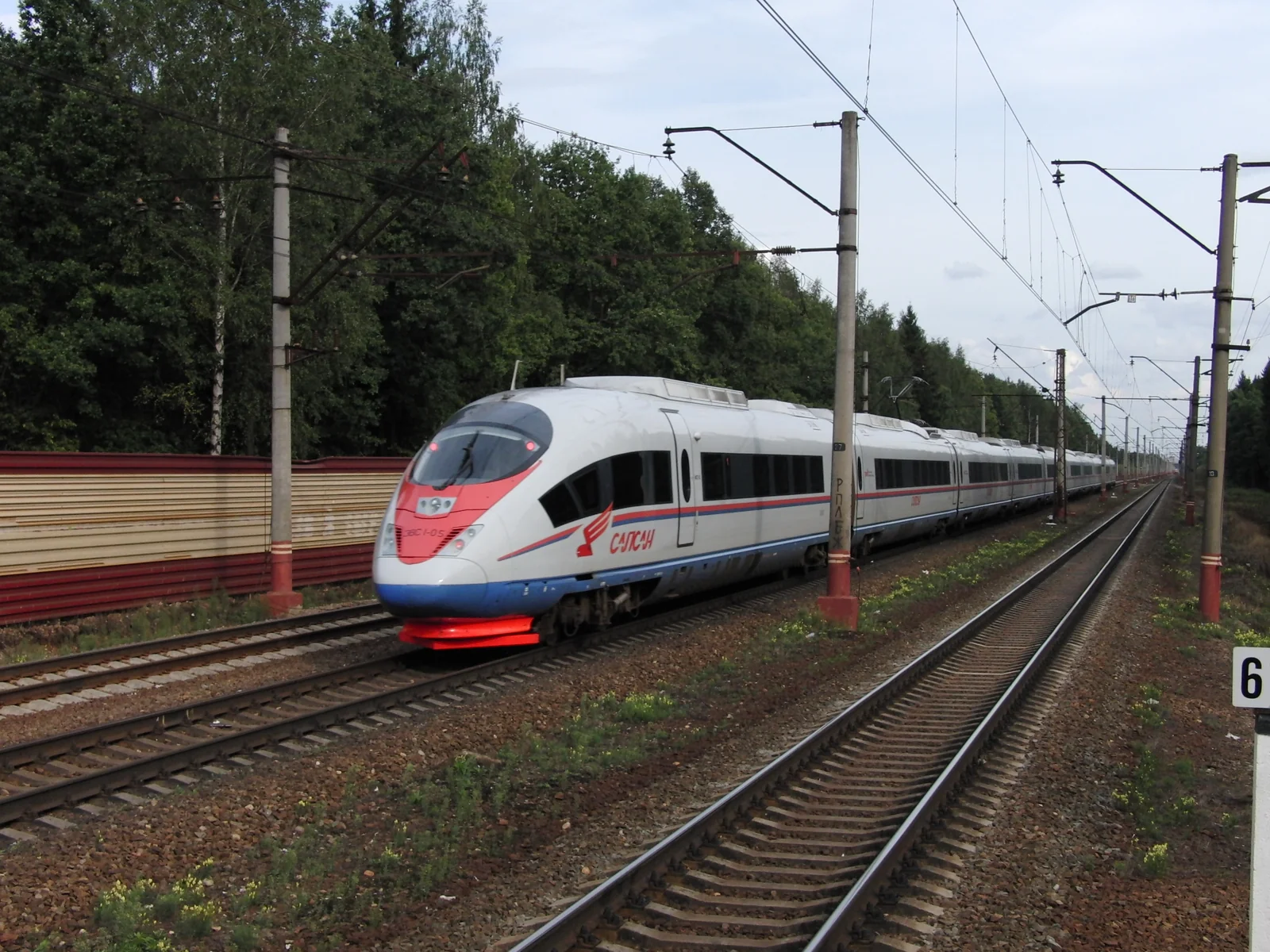 Tàu cao tốc Sapsan kết nối Moscow và Saint Petersburg trong chưa đầy 4 tiếng