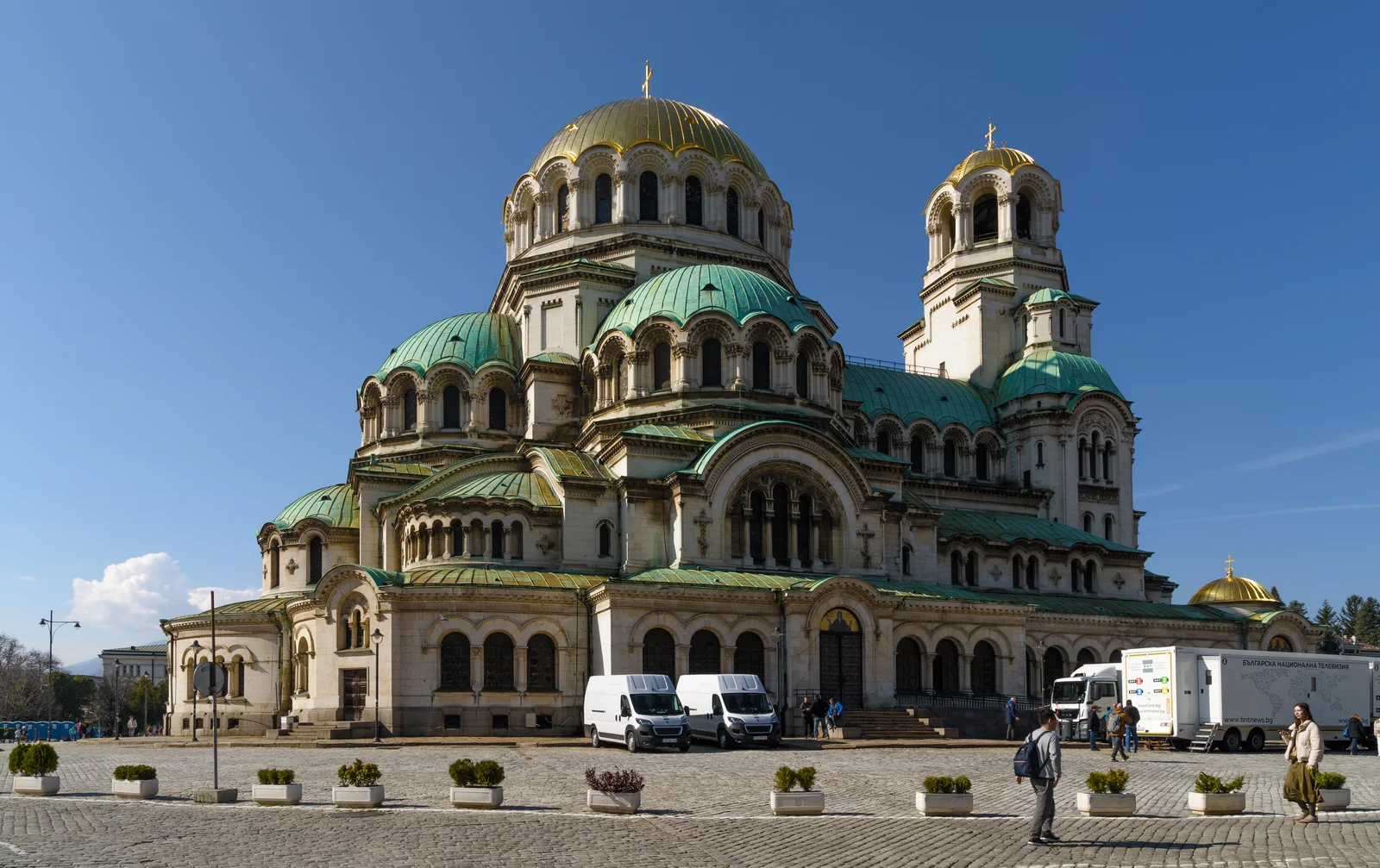 Toàn cảnh Nhà thờ Chính tòa Chính thống giáo Alexander Nevsky Cathedral nguy nga tại thủ đô Sofia Bulgaria