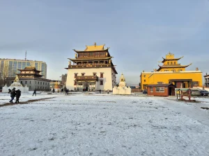 Kiến trúc Phật giáo Tây Tạng đặc sắc của Tu viện Gandan tại thủ đô Ulaanbaatar Mông Cổ