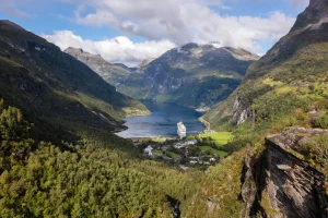 Toàn cảnh vịnh hẹp Geirangerfjord Na Uy tuyệt tác thiên nhiên di sản UNESCO