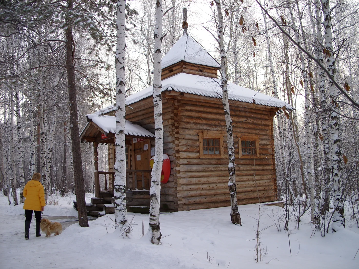 Tháp canh gỗ cổ kính tại bảo tàng ngoài trời Taltsy Siberia