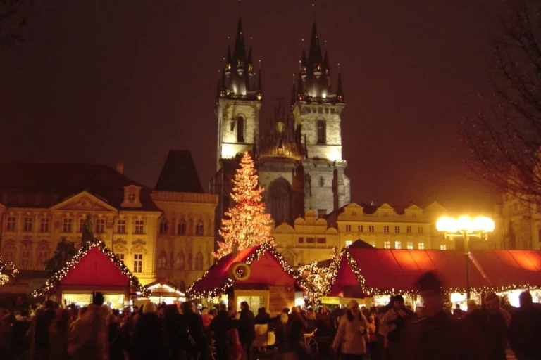 Chợ Giáng sinh cổ tích tại Quảng trường Old Town Praha Cộng hòa Séc