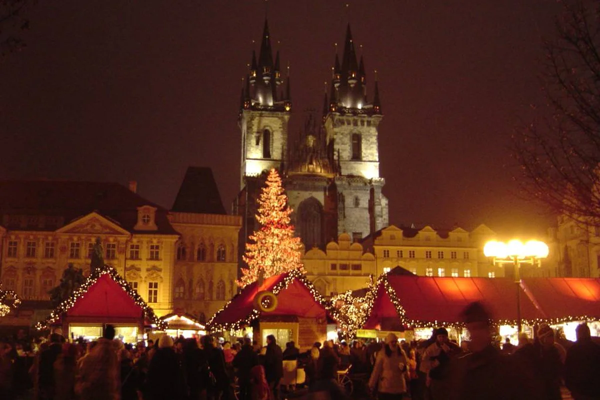 Chợ Giáng sinh cổ tích tại Quảng trường Old Town Praha Cộng hòa Séc