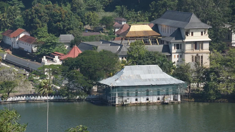Quy tắc trang phục chụp ảnh và ứng xử khi tham quan đền chùa Sri Lanka