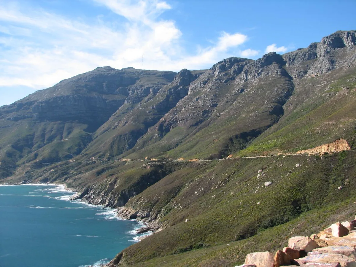 Những khúc cua đèo ngoạn mục sát mép biển của Chapman's Peak Drive Cape Town
