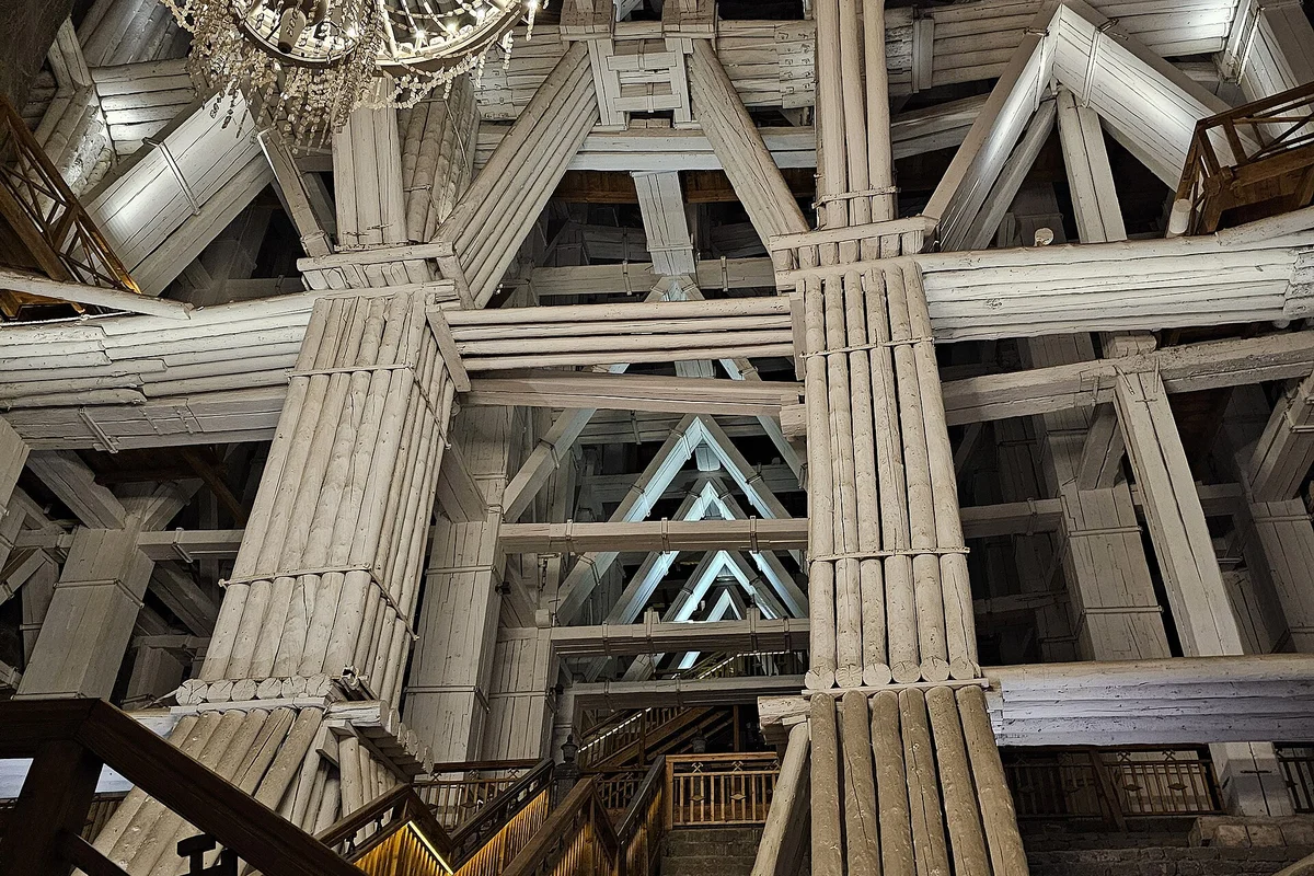 Khung cảnh kỳ vĩ bên trong Mỏ muối Wieliczka Ba Lan
