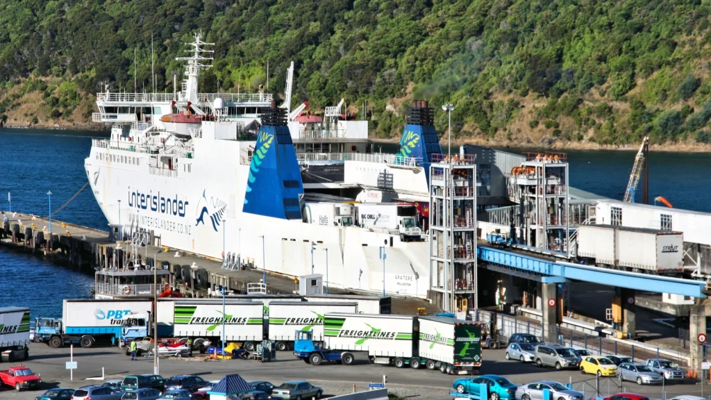 Kinh nghiệm di chuyển giữa Bắc đảo và Nam đảo New Zealand máy bay hay phà