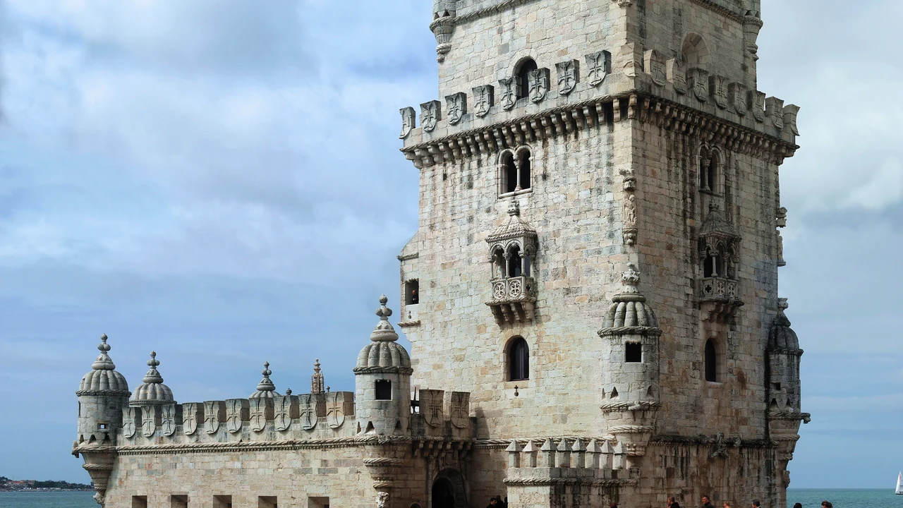Pháo đài đá phong cách Manueline kiêu hãnh bên cửa sông Tagus tại Lisbon Bồ Đào Nha